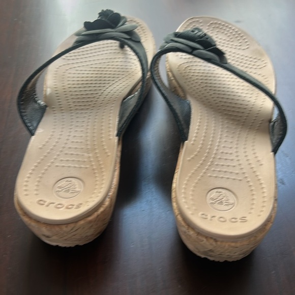 Crocs A Leigh Flower Leather Flip Flop Sandal Cork Platform Wedge Black Size 10 - Picture 5 of 17